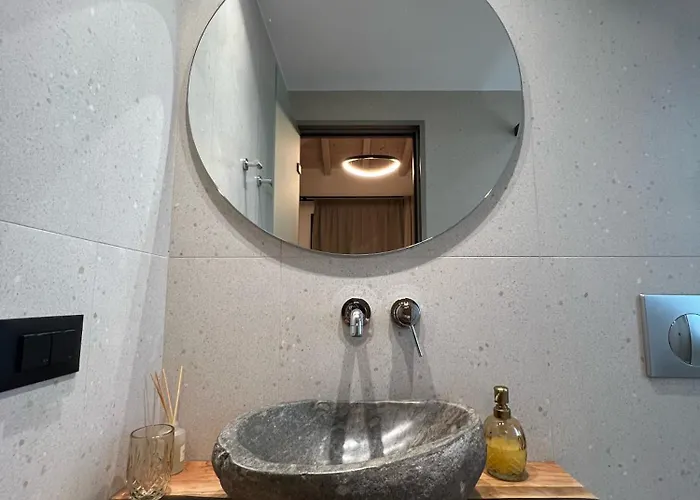 Aelia آغيوس غيوريوس باغون